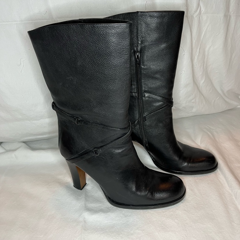 Nine West Lawson black leather heeled boot. Size 9.5